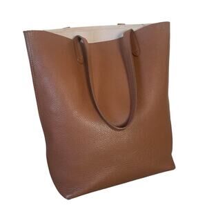 Cuyana Classic Tall Pebbled Leather Tan Tote Quiet Luxury Old Money Minimal